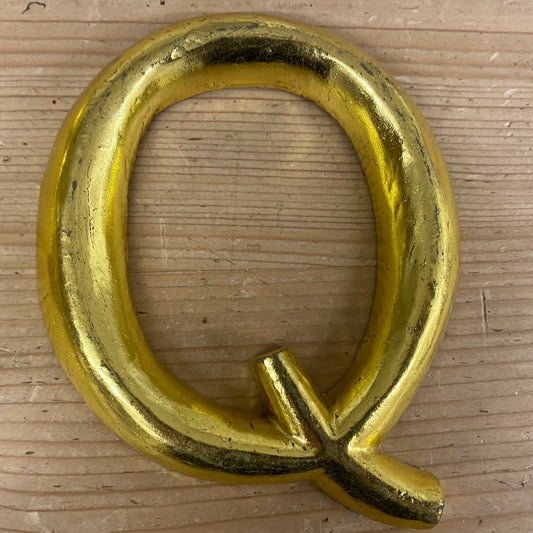 Gold Graffiti, letter Q