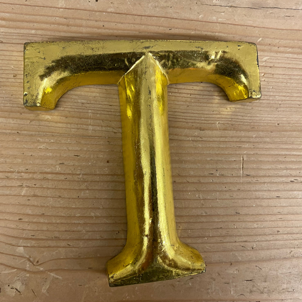 Gold Graffiti, letter T