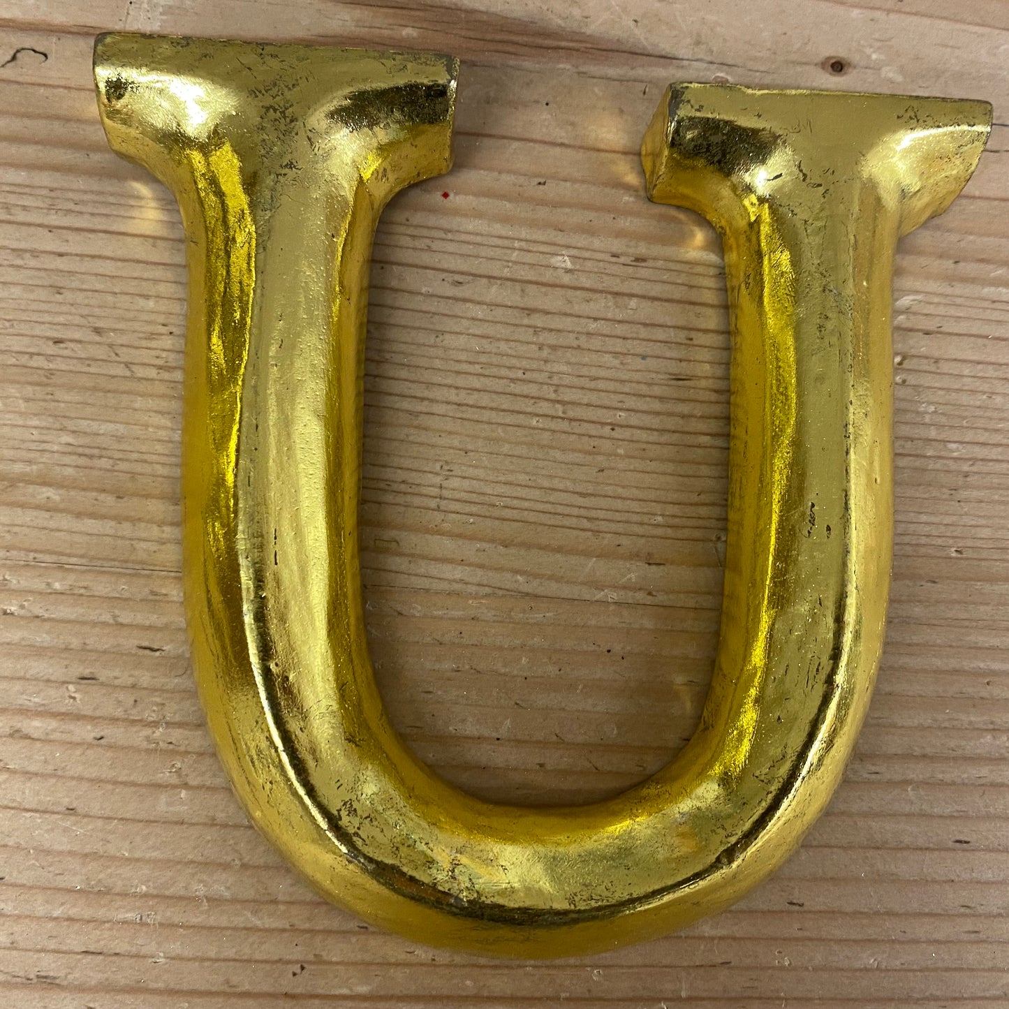 Gold Graffiti, letter U