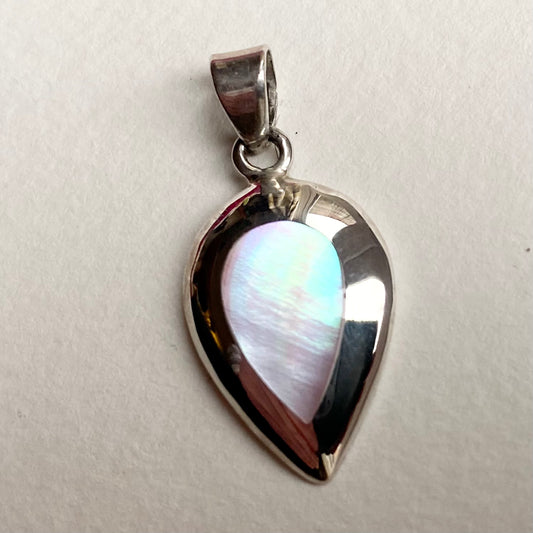 Pendant, Mother of Pearl set in Sterling Silver