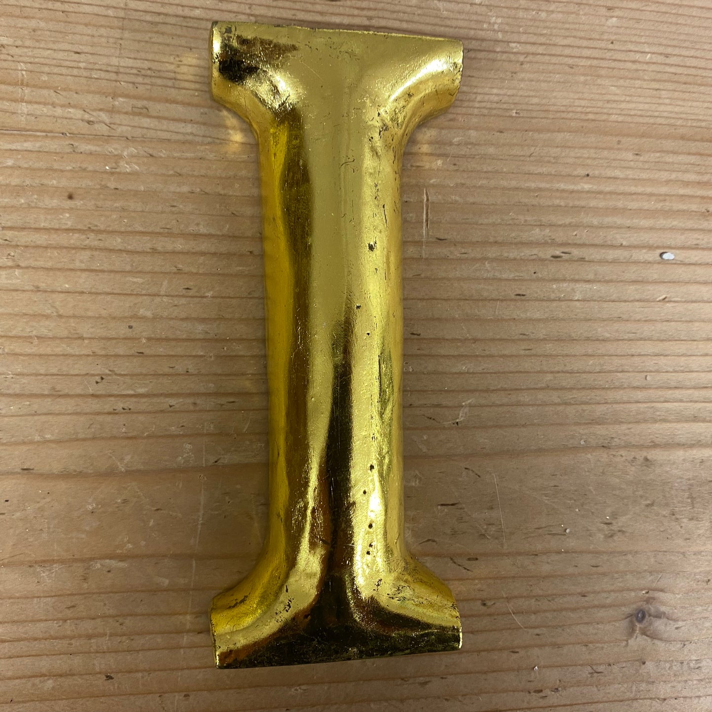 Gold Graffiti, letter I