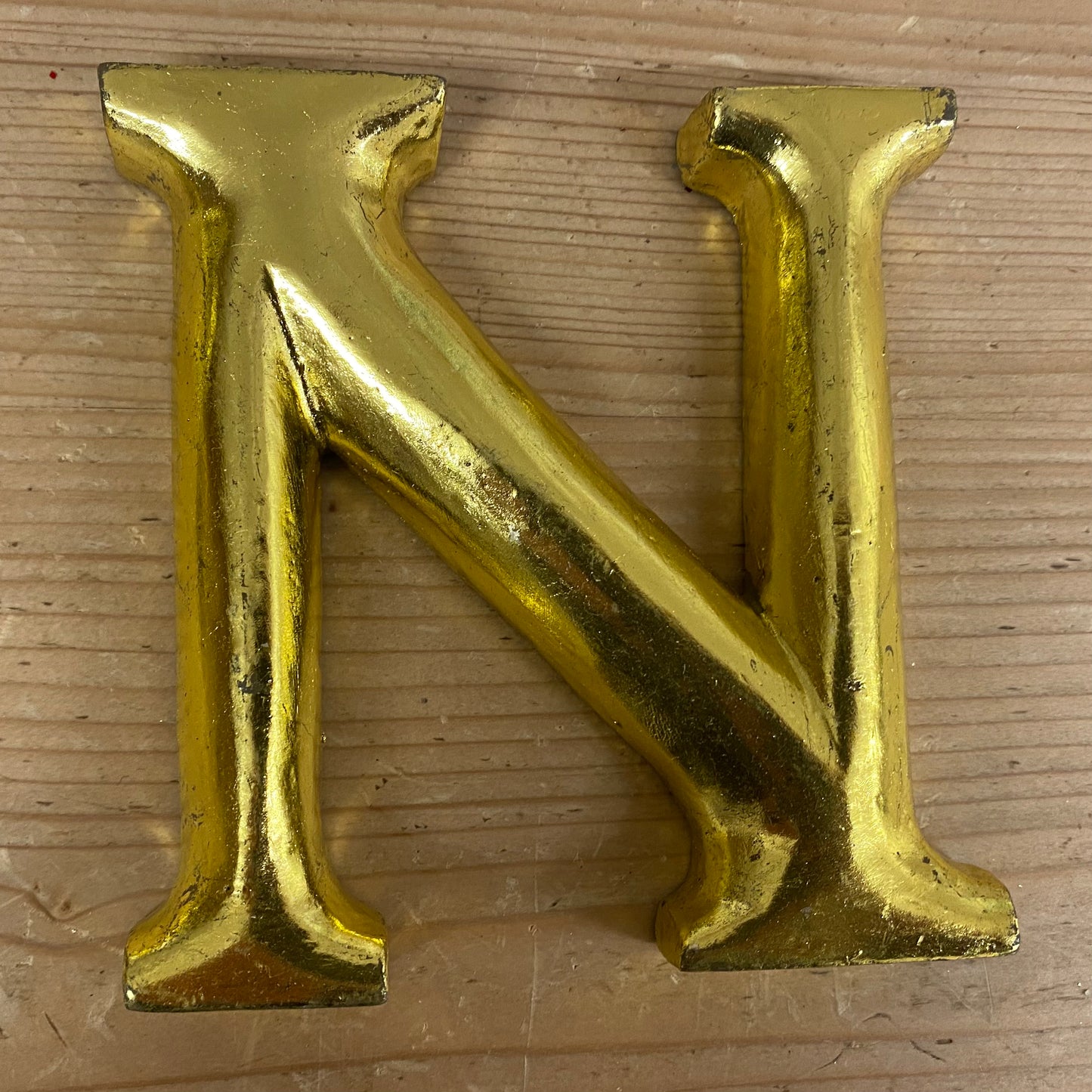 Gold Graffiti, letter N