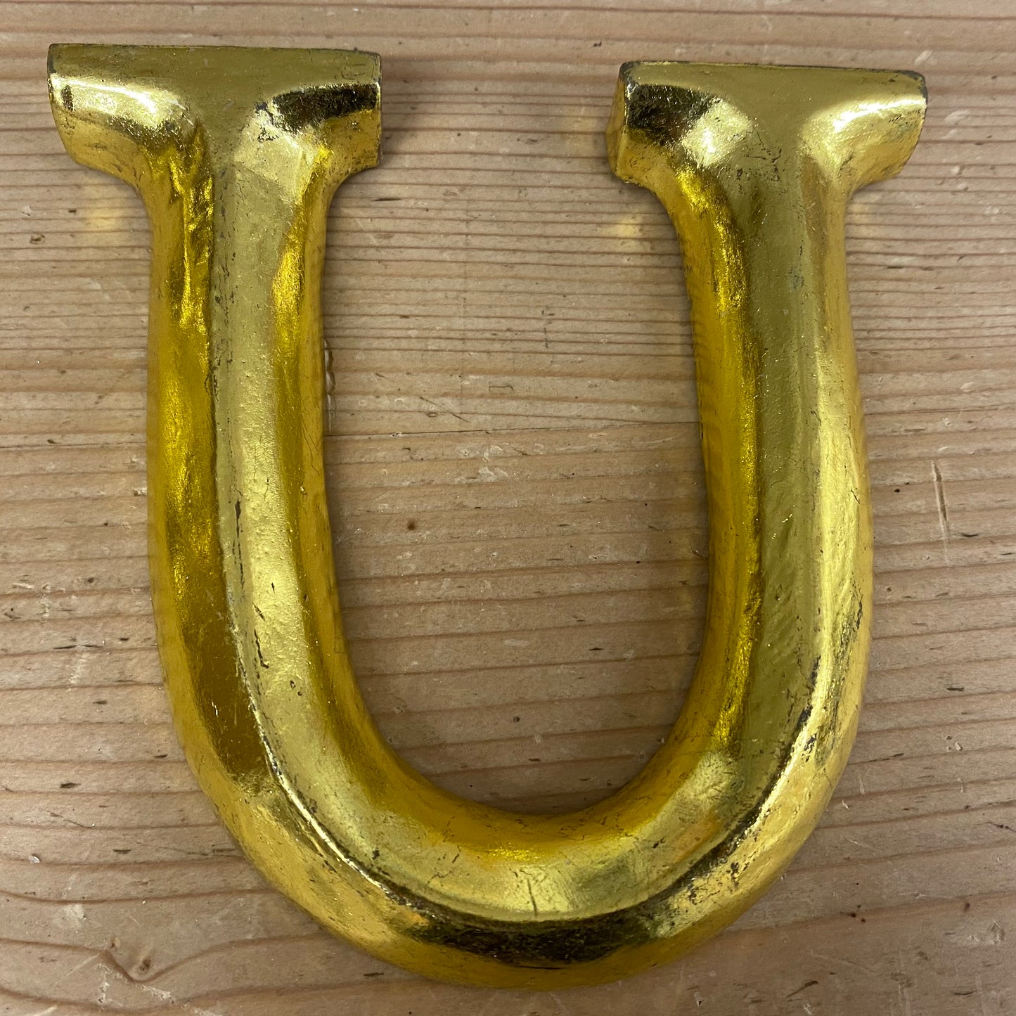 Gold Graffiti, letter U