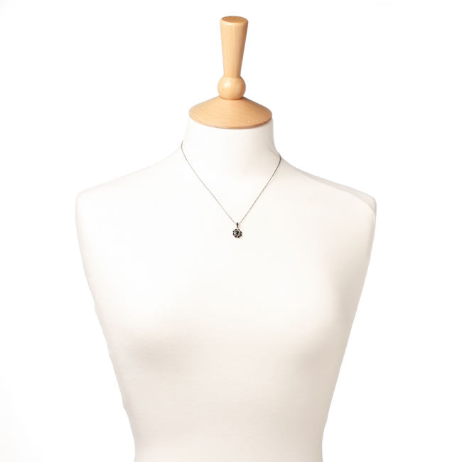 Pretty Little Pendant, Black/Silver