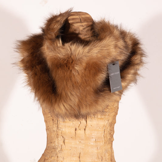 Wide Collar Faux Fur by Helen Moore in Mapel