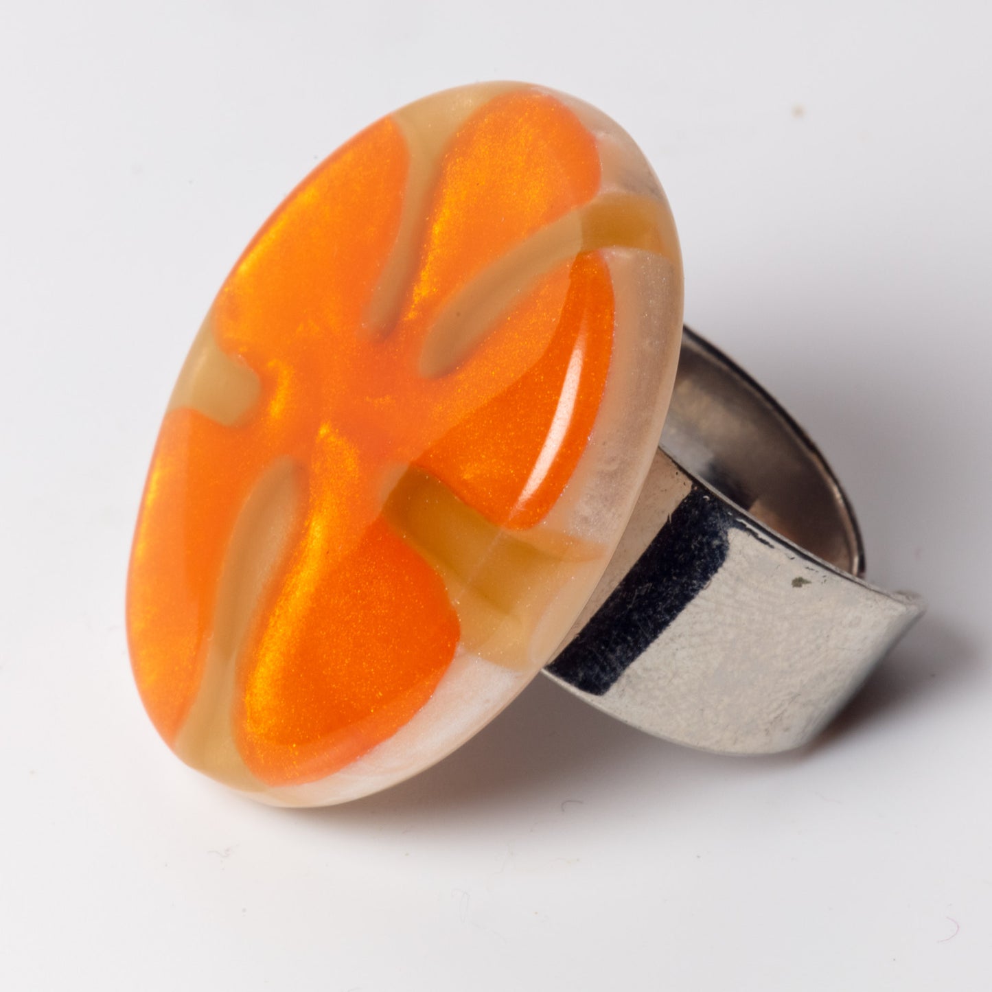 Watch This Space – Oval Resin Statement Ring, Orang & Silver (35 × 25 mm)