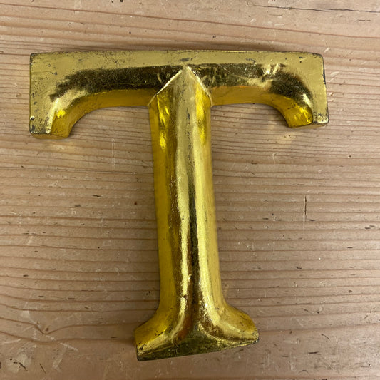 Gold Graffiti, letter T