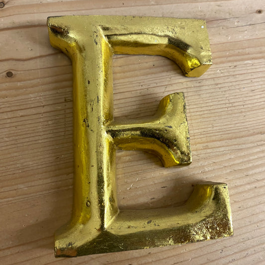 Gold Graffiti, letter E