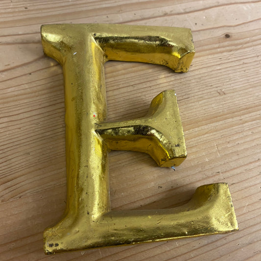 Gold Graffiti, letter E