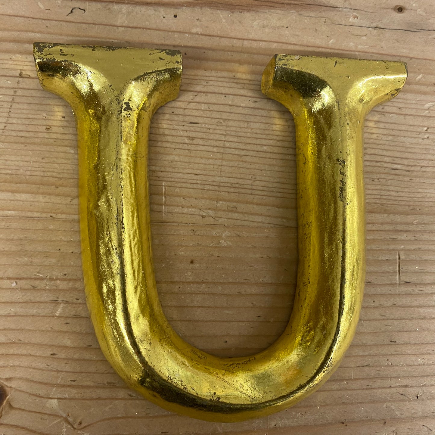 Gold Graffiti, letter U