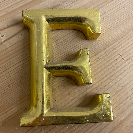 Gold Graffiti, letter E