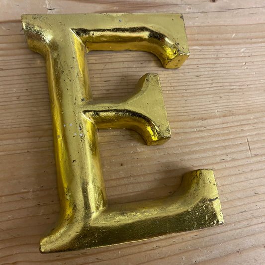 Gold Graffiti, letter E